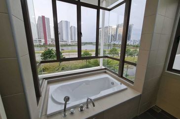 Lake Point Residence