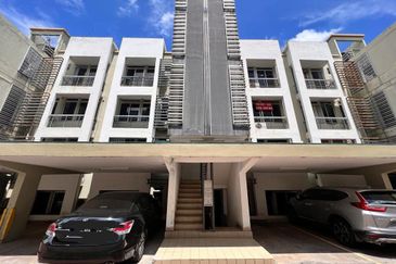 BELOW MARKET VALUE|BERBALOI|GROUND FLOOR DUPLEX CYBERIA TOWNVILLA