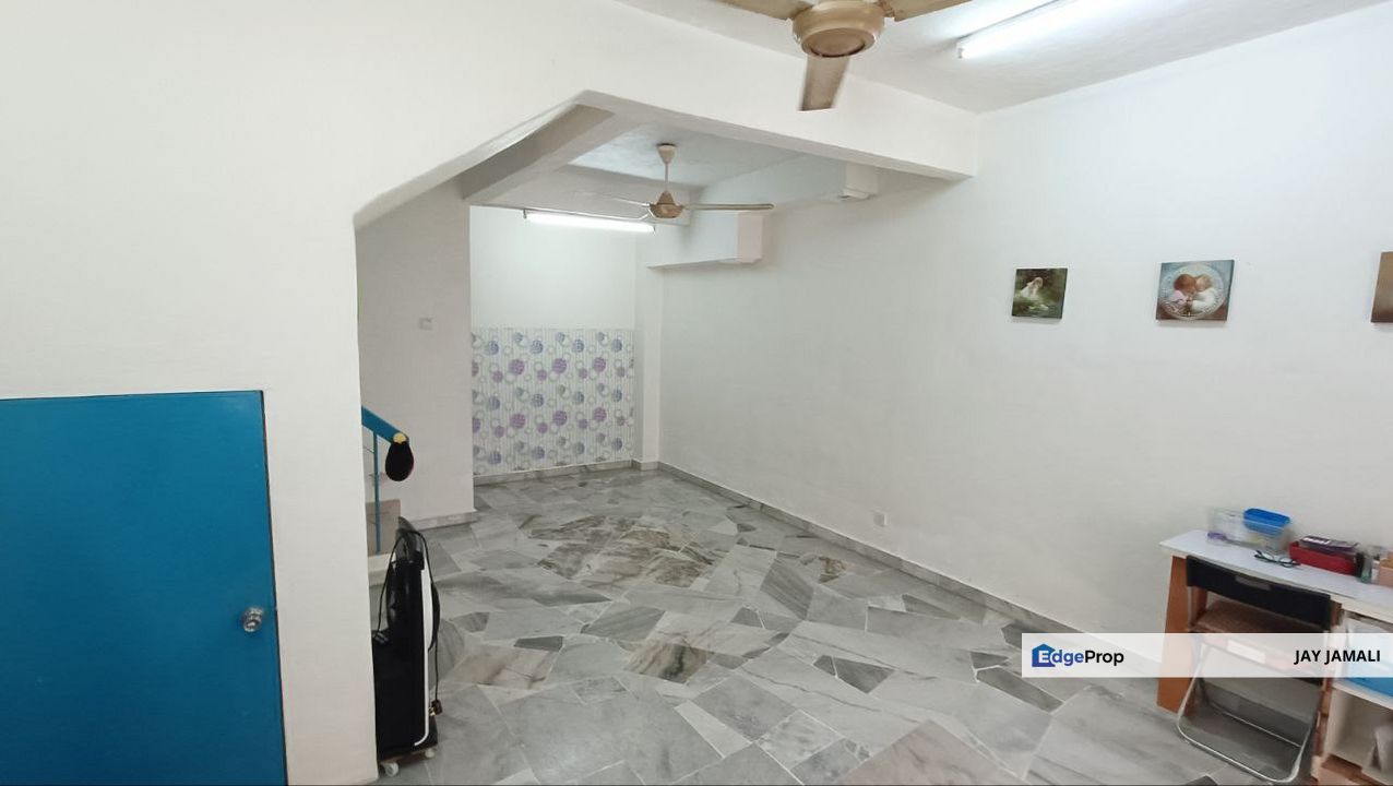 JALAN KAKI KE LRT PUCHONG PERDANA|EXTENDED KITCHEN|DOUBLE STOREY PUCHONG INTAN, Selangor, Puchong