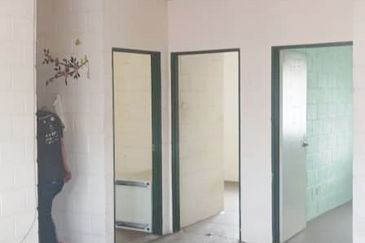 Pangsapuri Teratai, Bukit Subang