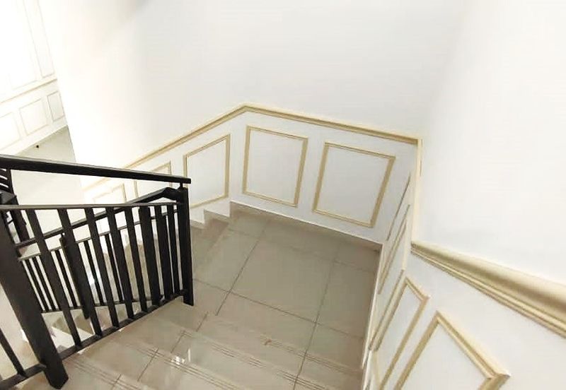 Setia Warisan Tropika (Belladonna)