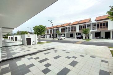 Setia Warisan Tropika (Belladonna)