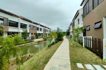 Setia Warisan Tropika (Belladonna)