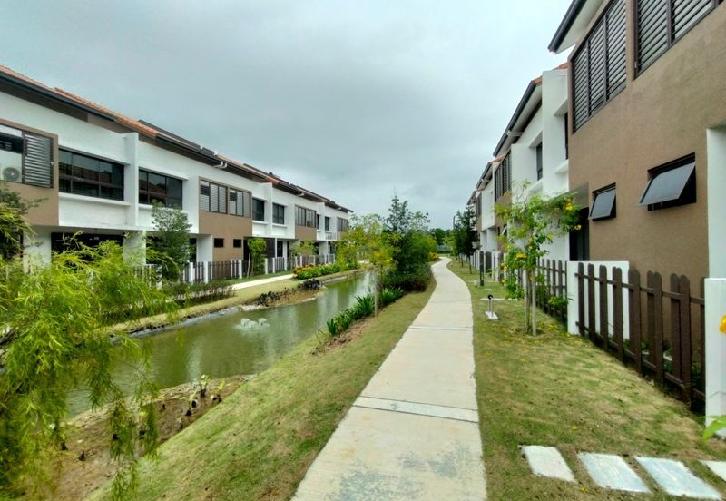 Setia Warisan Tropika (Belladonna)