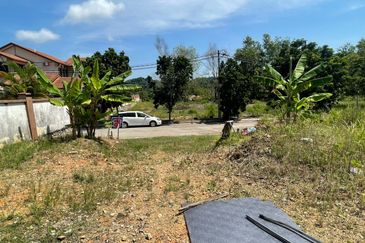 Puncak Pinggiran Putra