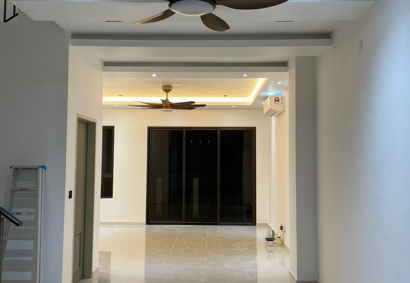 Setia Warisan Tropika (Belladonna)