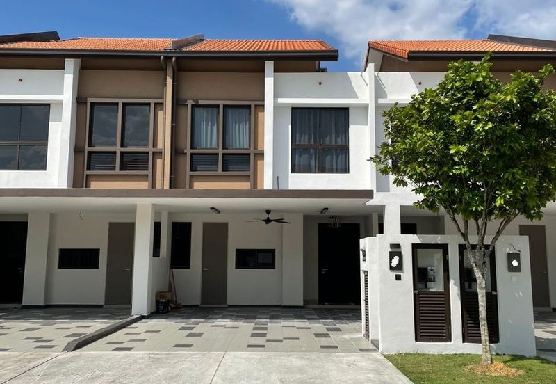 Setia Warisan Tropika (Belladonna)