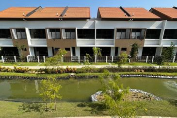 Setia Warisan Tropika (Belladonna)