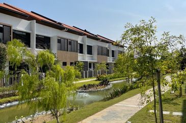 Setia Warisan Tropika (Belladonna)