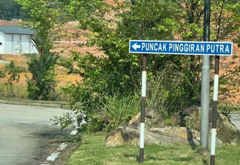 Puncak Pinggiran Putra