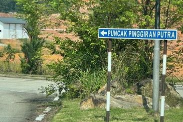 Puncak Pinggiran Putra