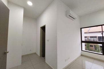 Setia Warisan Tropika (Belladonna)