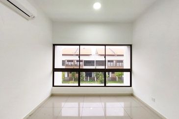 Setia Warisan Tropika (Belladonna)