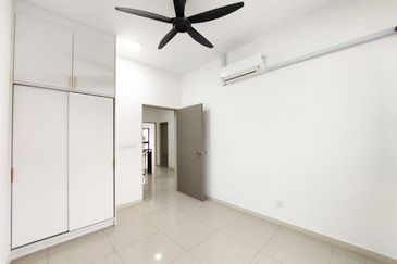 Setia Warisan Tropika (Belladonna)