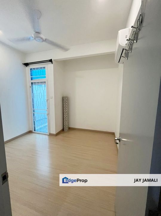 Casa Bluebell Cybersouth Ground floor Townhouse for rent with Full Set Kitchen Cabinet and Air Cond, Selangor, Cyberjaya