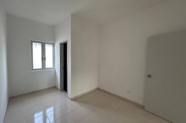 M Senyumia Salak Tinggi