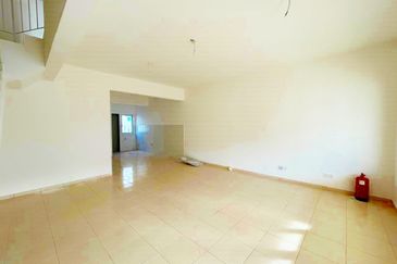 M Senyumia Salak Tinggi