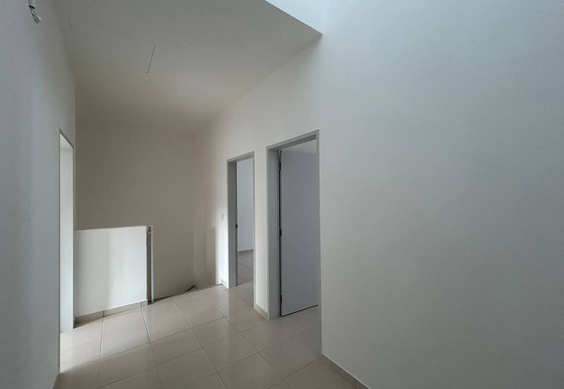 M Senyumia Salak Tinggi *