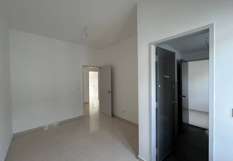 M Senyumia Salak Tinggi *