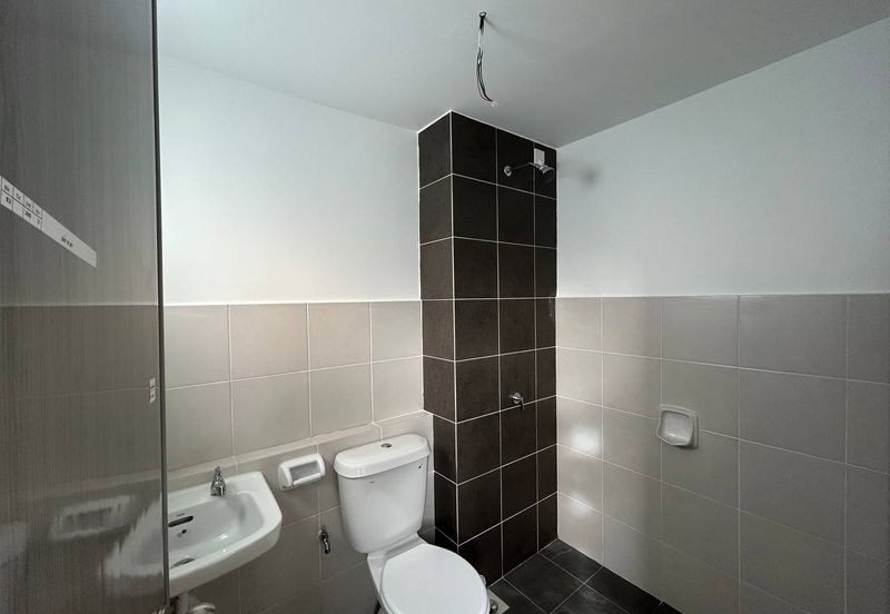 M Senyumia Salak Tinggi *