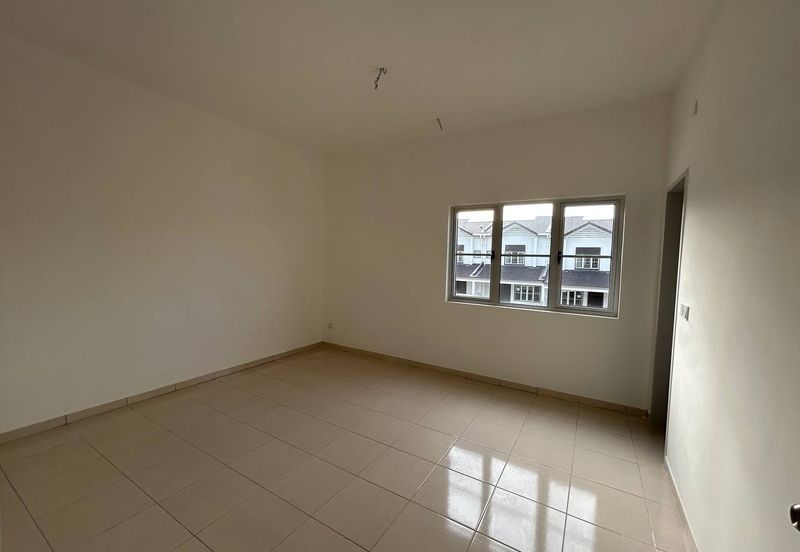 M Senyumia Salak Tinggi *