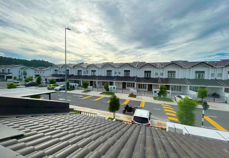 M Senyumia Salak Tinggi *