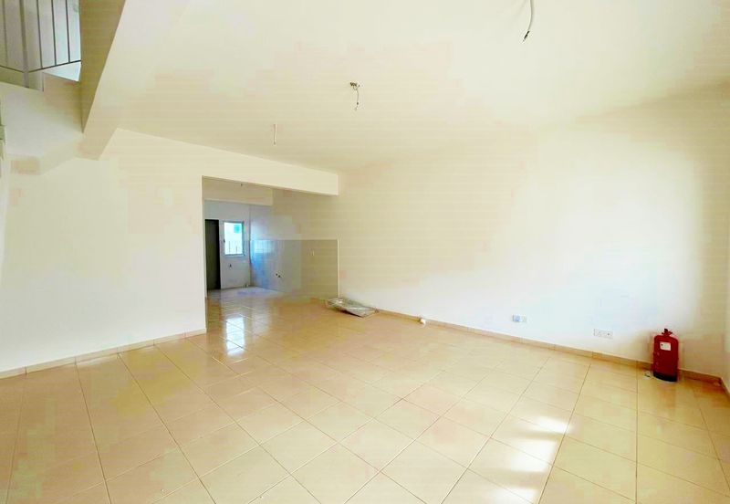 M Senyumia Salak Tinggi *