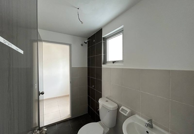 M Senyumia Salak Tinggi *