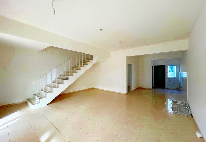 M Senyumia Salak Tinggi *