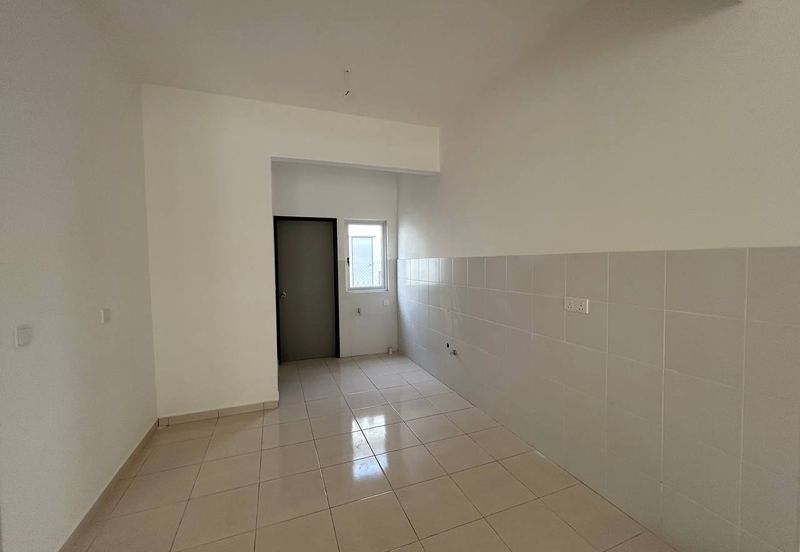 M Senyumia Salak Tinggi *