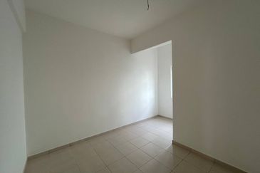 M Senyumia Salak Tinggi