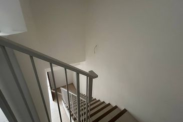 M Senyumia Salak Tinggi