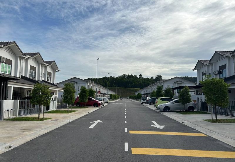 M Senyumia Salak Tinggi