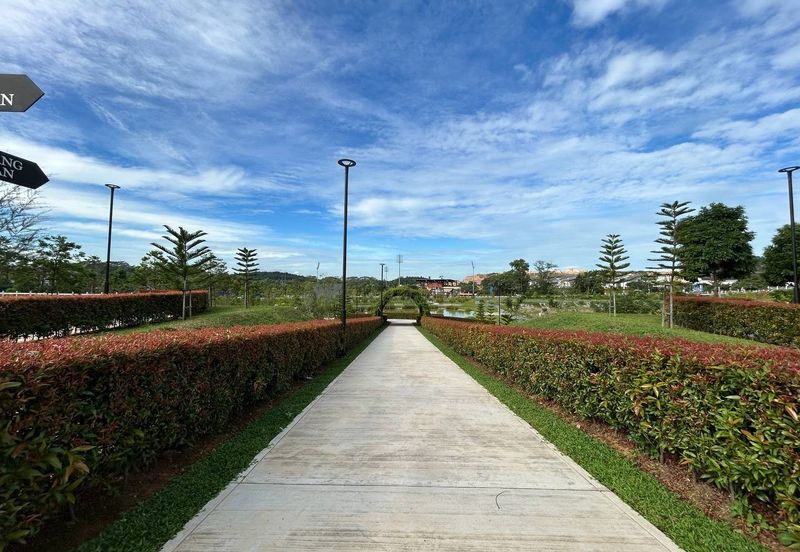 M Senyumia Salak Tinggi