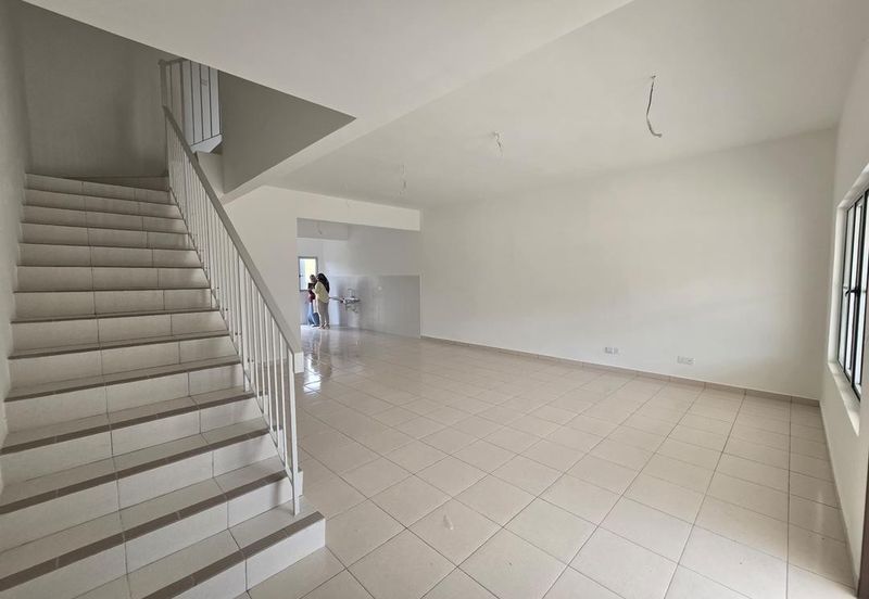 M Senyumia Salak Tinggi