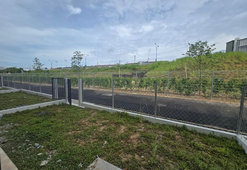 M Senyumia Salak Tinggi