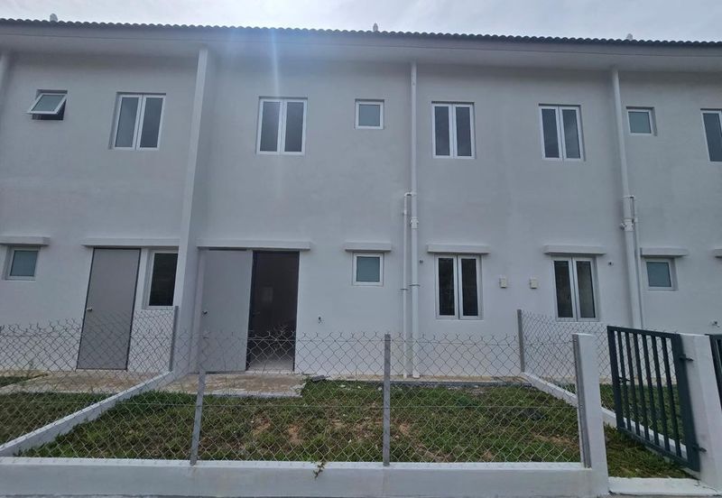 M Senyumia Salak Tinggi