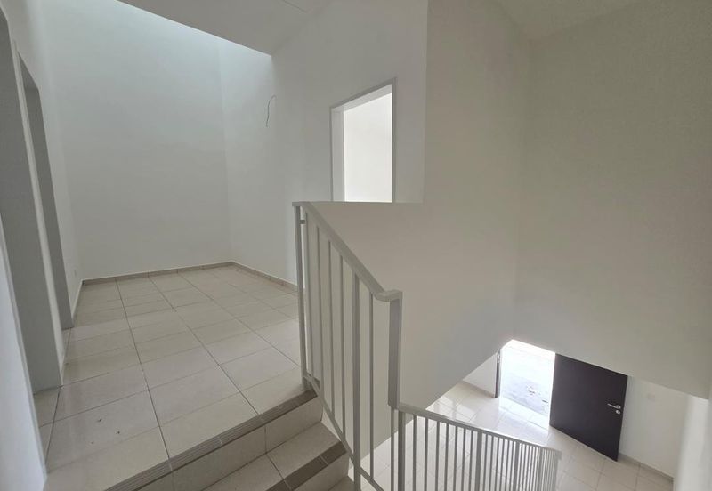 M Senyumia Salak Tinggi