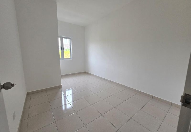 M Senyumia Salak Tinggi