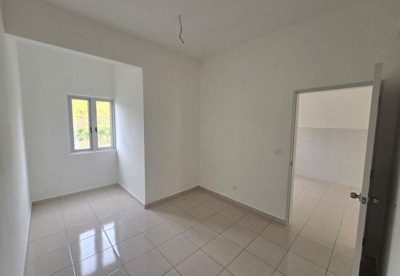 M Senyumia Salak Tinggi