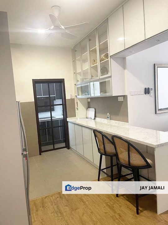FULLY FURNISHED, MORE THAN 1000sqft Lakefront Homes Level 25 Cyberjaya FOR RENT , Selangor, Cyberjaya