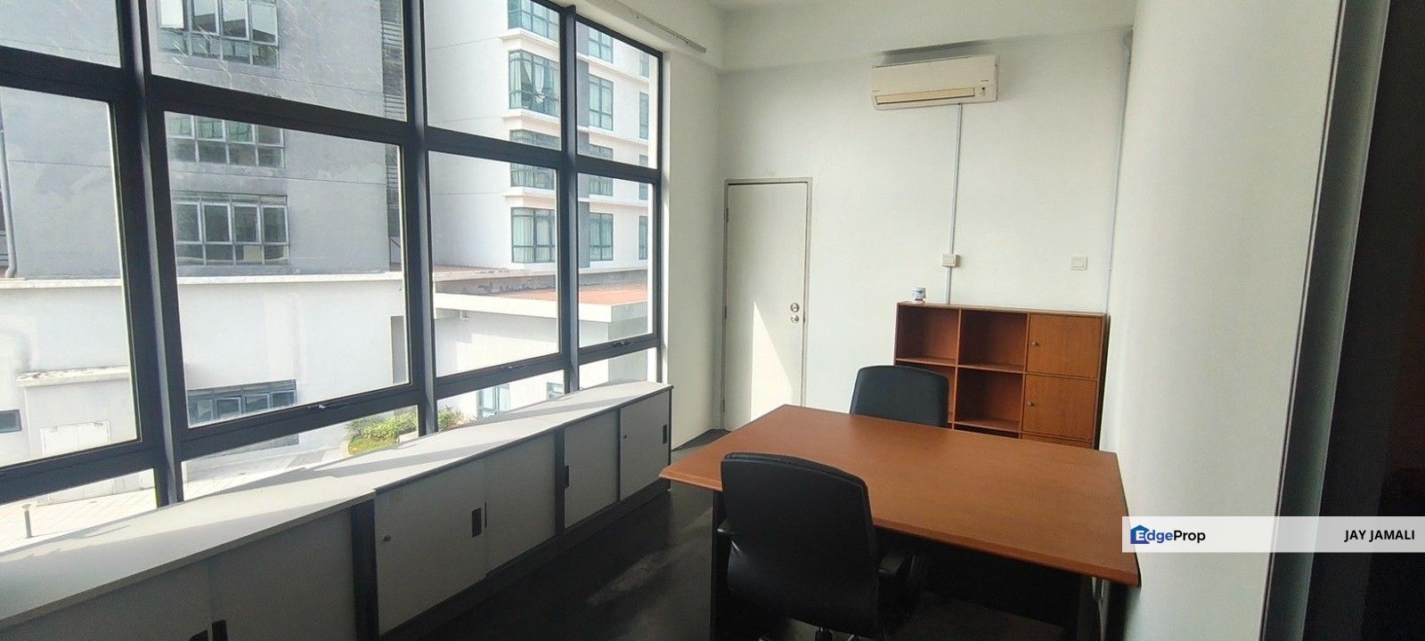 
For rent Office Unit @ Kenwingston Square Garden Business Centre, Cyberjaya, Selangor, Cyberjaya