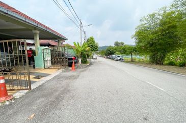 Taman Desa Bestari, Salak Tinggi