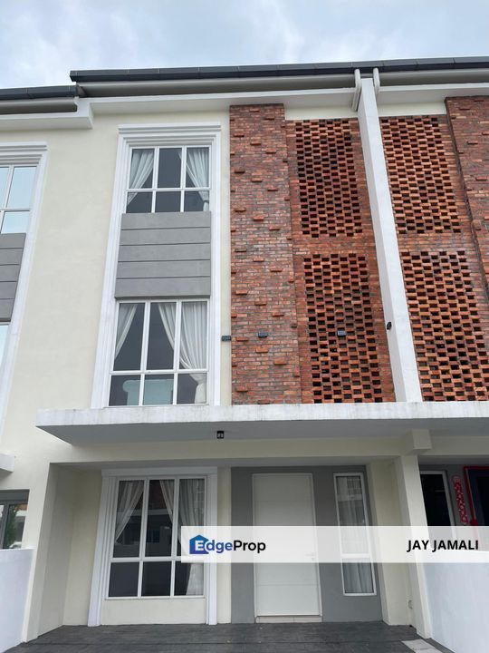 Fully Furnished 2.5 Storey Terrace @ Seni Residence Sunsuria City | Near Xiamen University & ERL | Gated Guarded, Selangor, Sepang