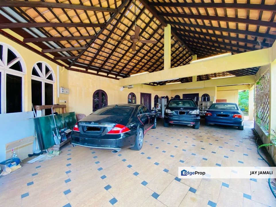 RARE BUNGALOW WITH SWIMMING POOL | BELOW RM1.7M IN SHAH ALAM FOR SALE, Selangor, Shah Alam