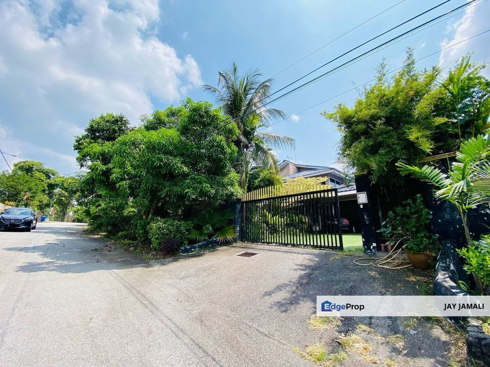 RARE BUNGALOW WITH SWIMMING POOL | BELOW RM1.7M IN SHAH ALAM FOR SALE, Selangor, Shah Alam