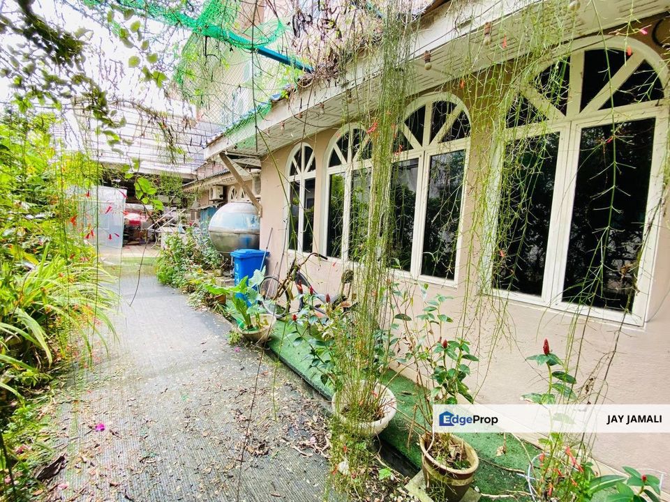 RARE BUNGALOW WITH SWIMMING POOL | BELOW RM1.7M IN SHAH ALAM FOR SALE, Selangor, Shah Alam