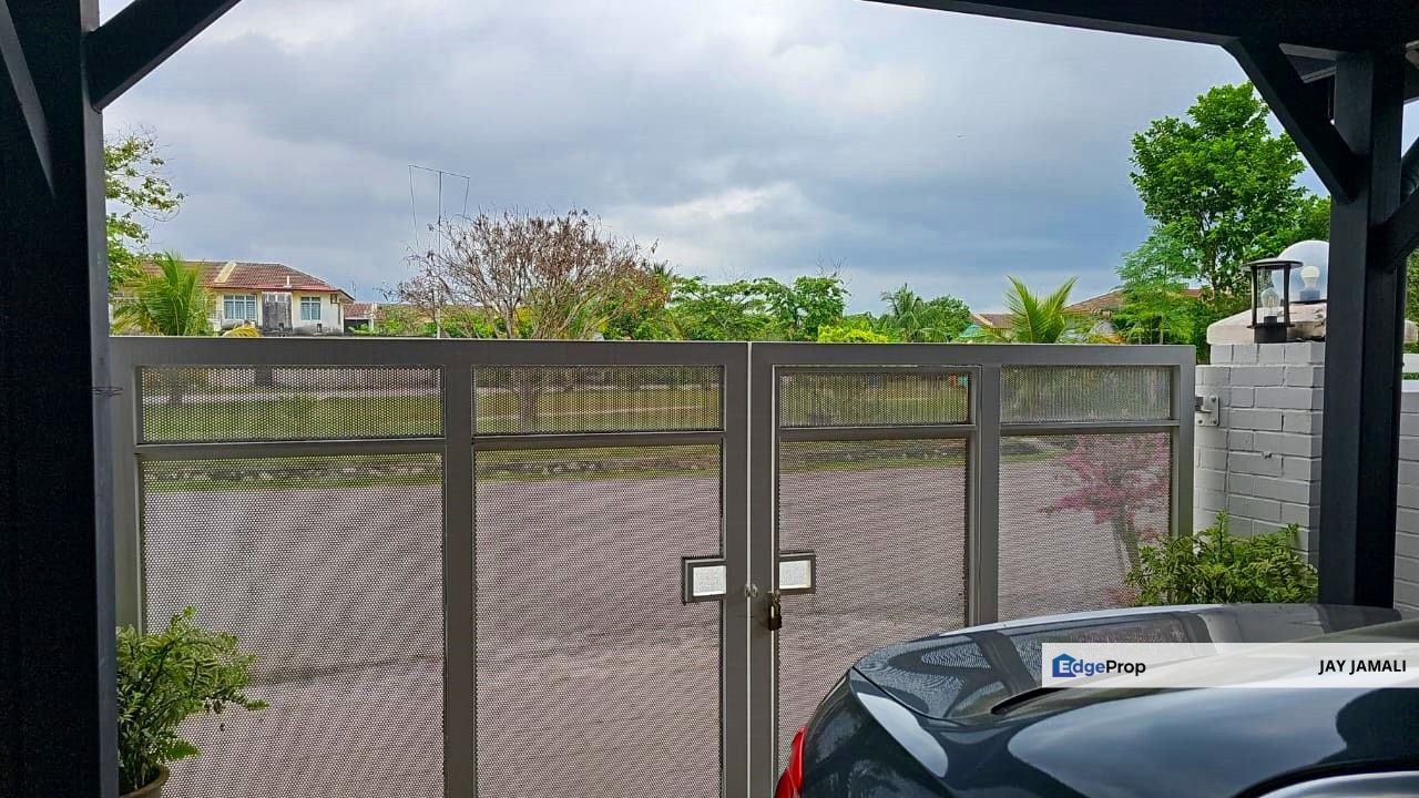 RARE END LOT! Renovated 2-Storey Terrace Facing Playground @ Taman Putra Perdana, Puchong | RM670K (Nego), Selangor, Puchong