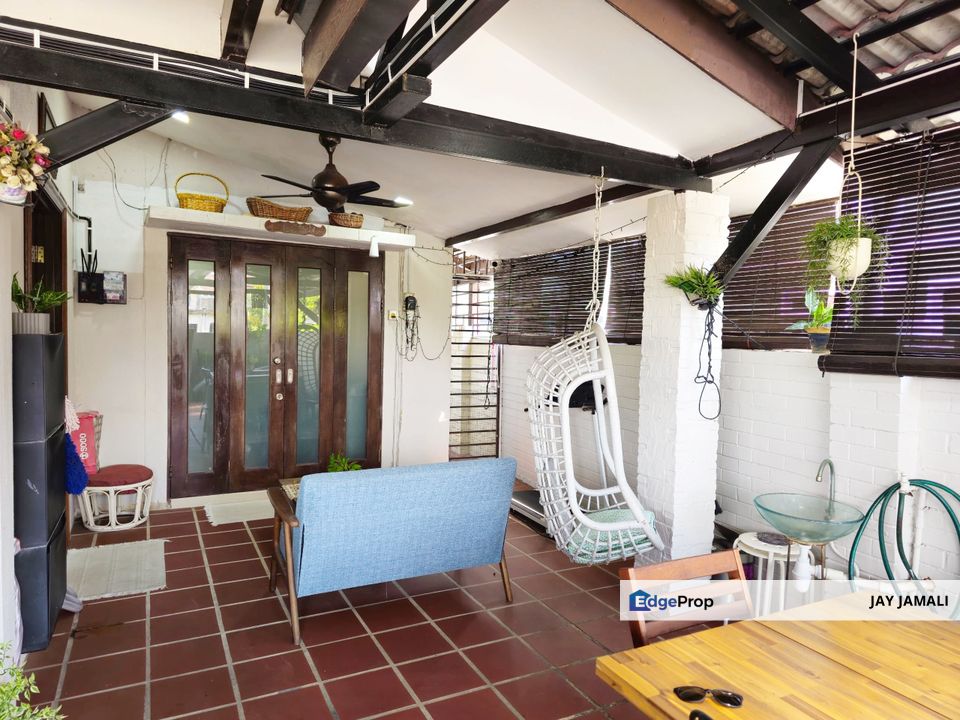 RARE END LOT! Renovated 2-Storey Terrace Facing Playground @ Taman Putra Perdana, Puchong | RM670K (Nego), Selangor, Puchong