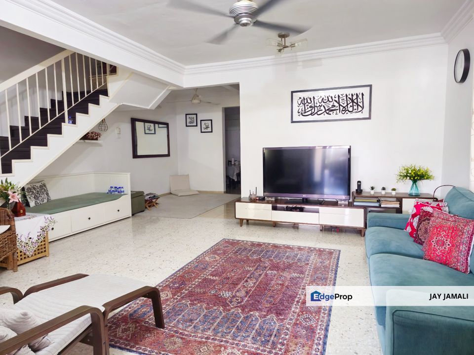 RARE END LOT! Renovated 2-Storey Terrace Facing Playground @ Taman Putra Perdana, Puchong | RM670K (Nego), Selangor, Puchong